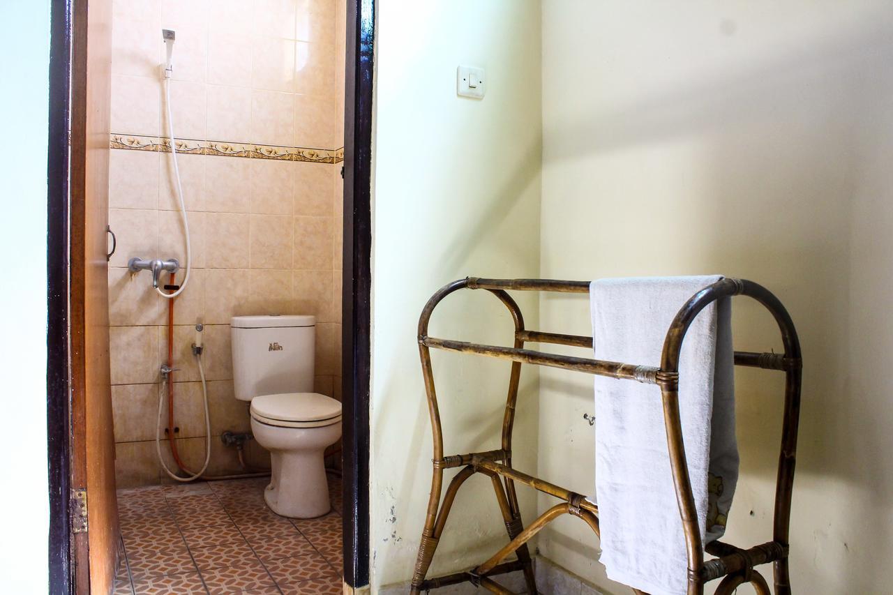Lolo Beach Inn Легиан Экстерьер фото