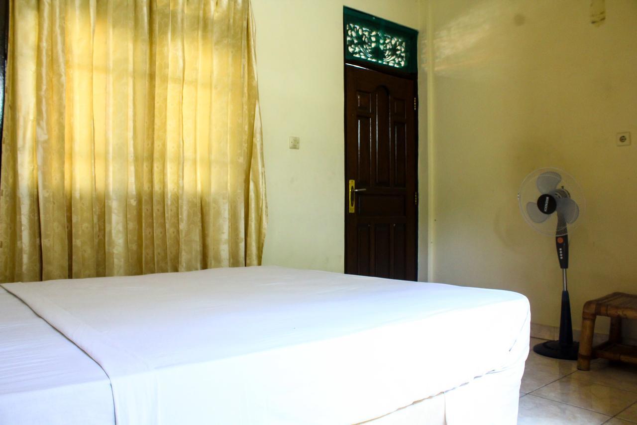 Lolo Beach Inn Легиан Экстерьер фото