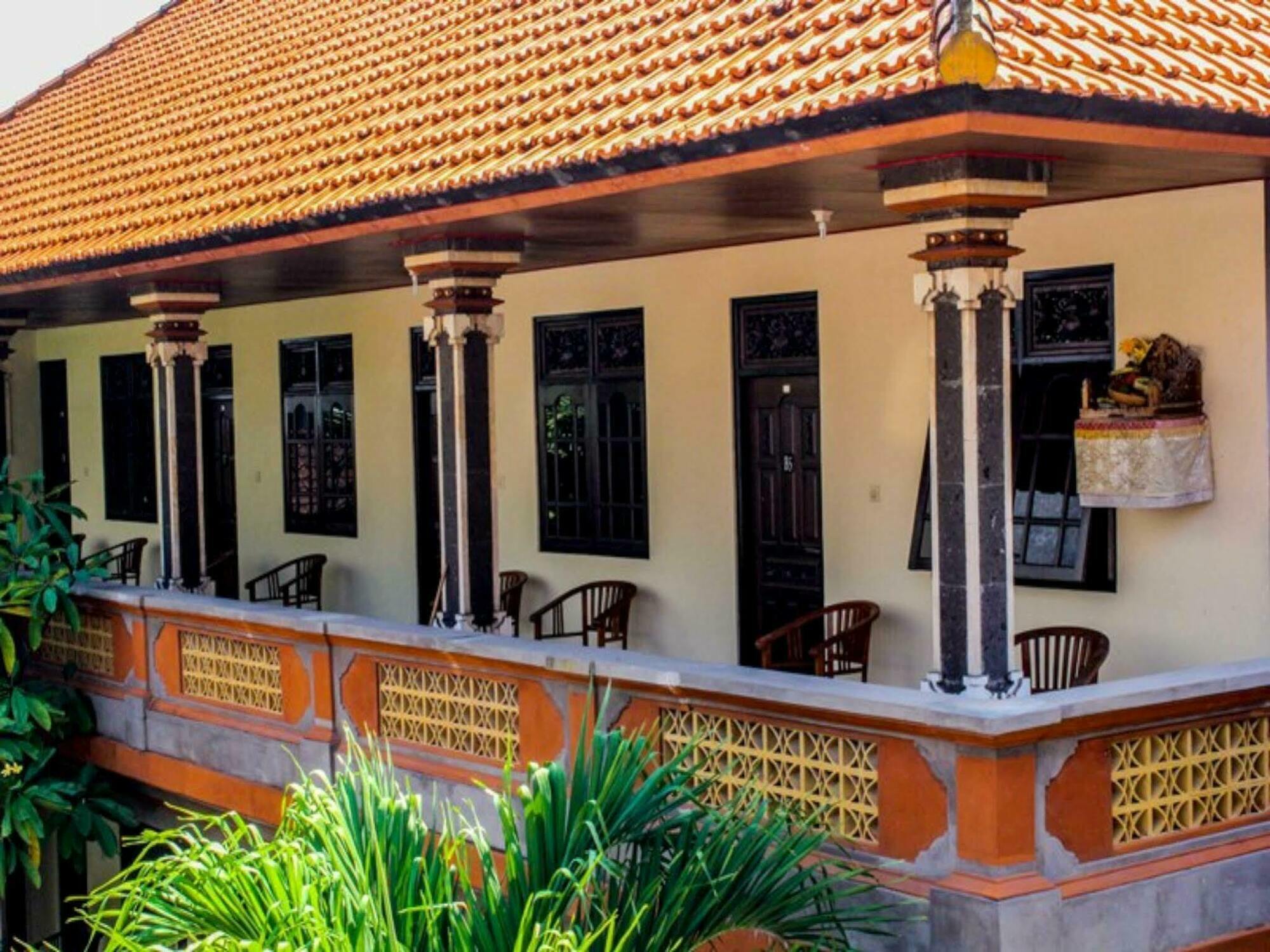 Lolo Beach Inn Легиан Экстерьер фото