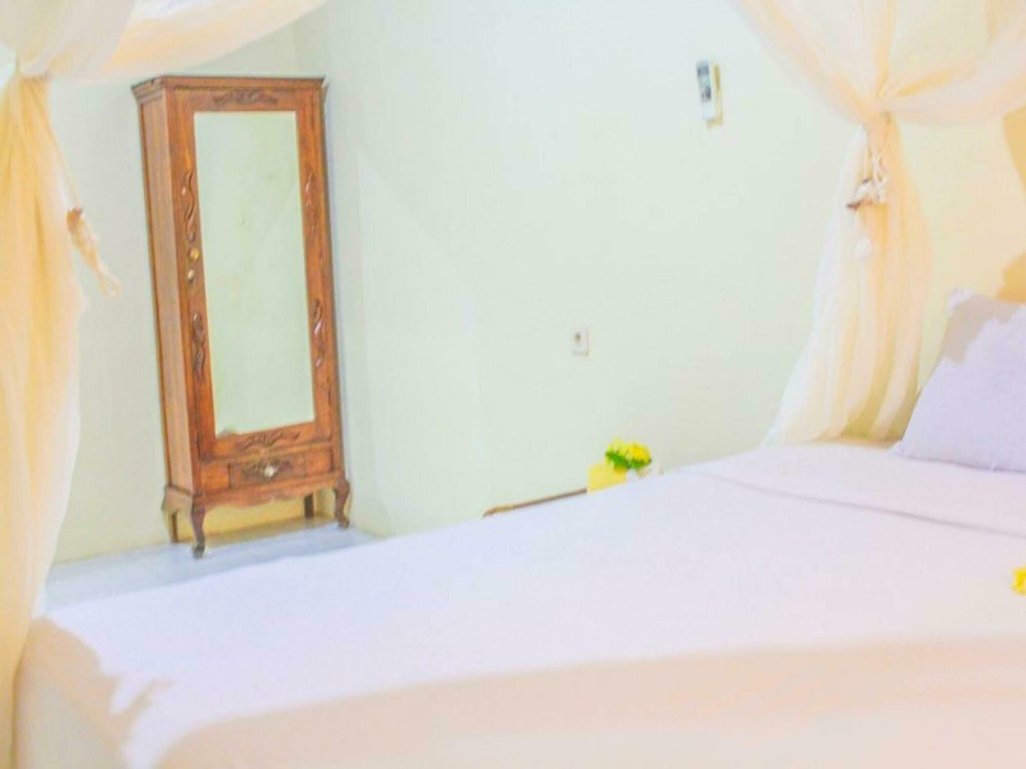 Lolo Beach Inn Легиан Экстерьер фото