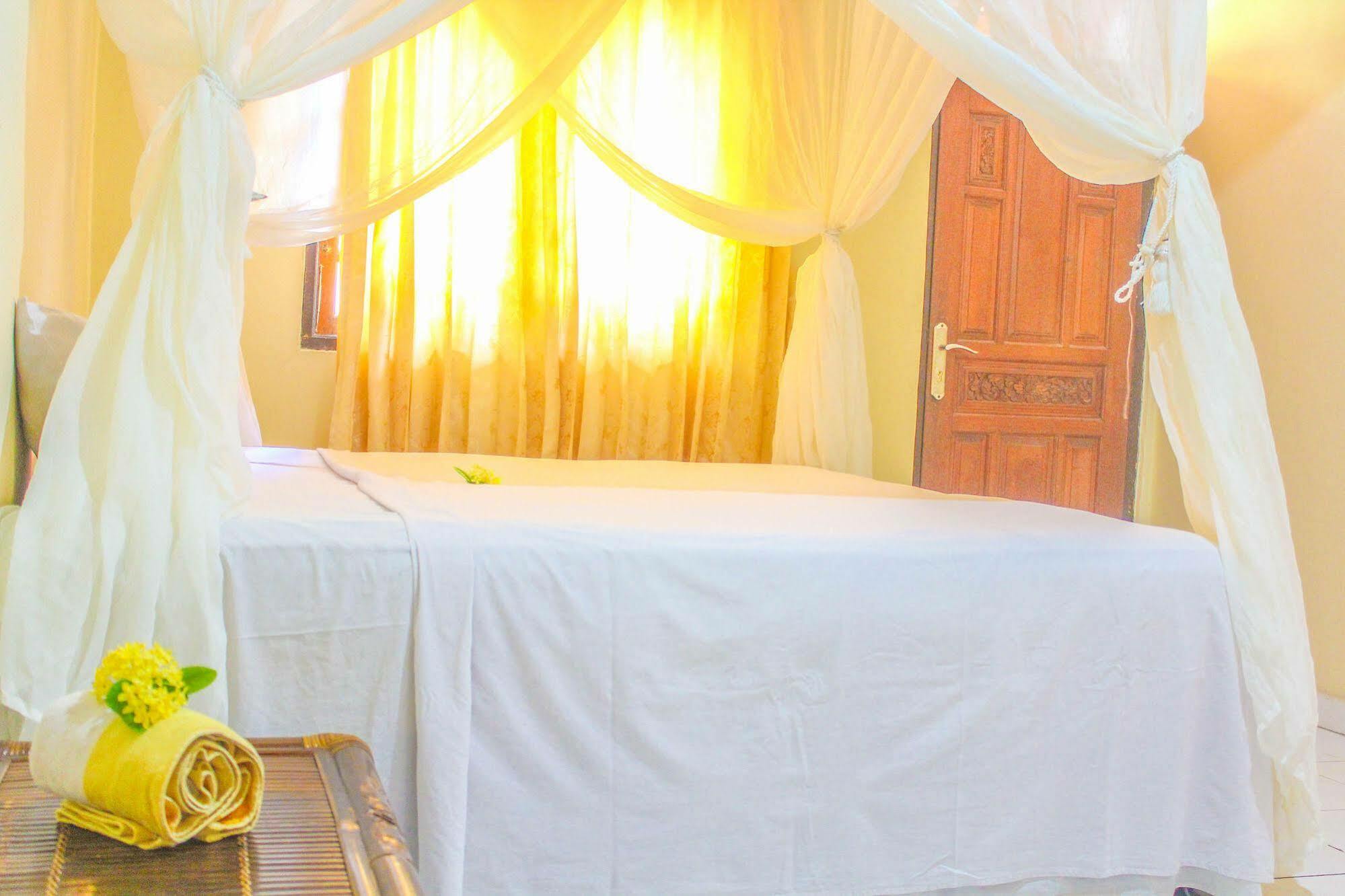 Lolo Beach Inn Легиан Экстерьер фото