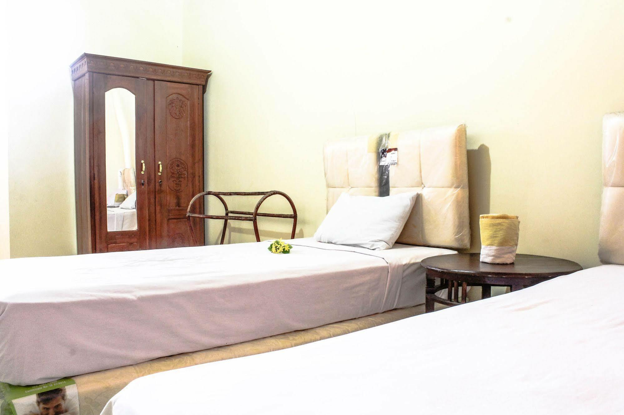 Lolo Beach Inn Легиан Экстерьер фото