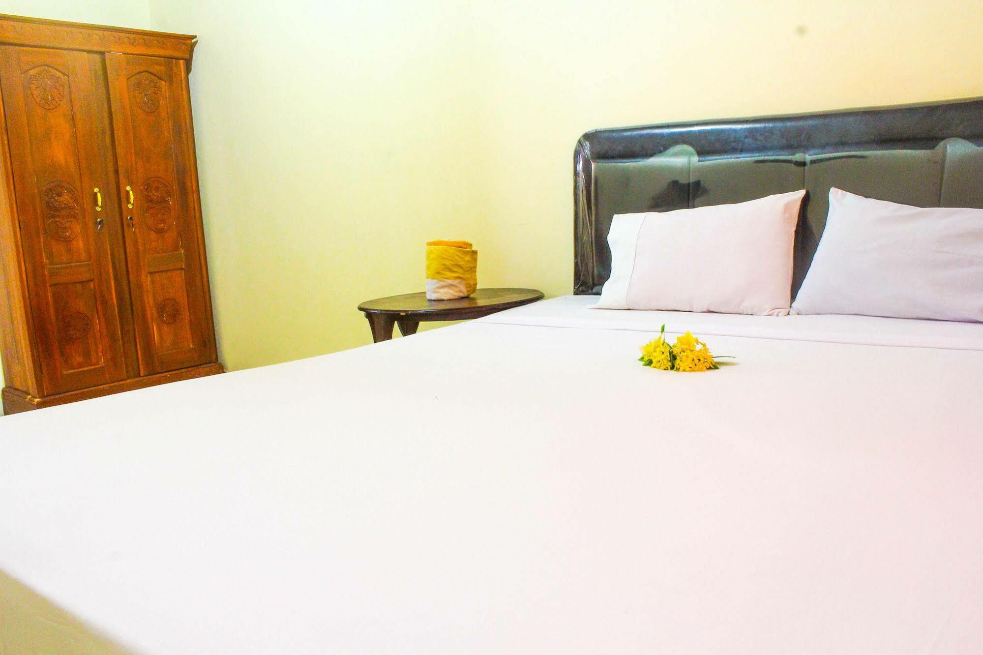 Lolo Beach Inn Легиан Экстерьер фото