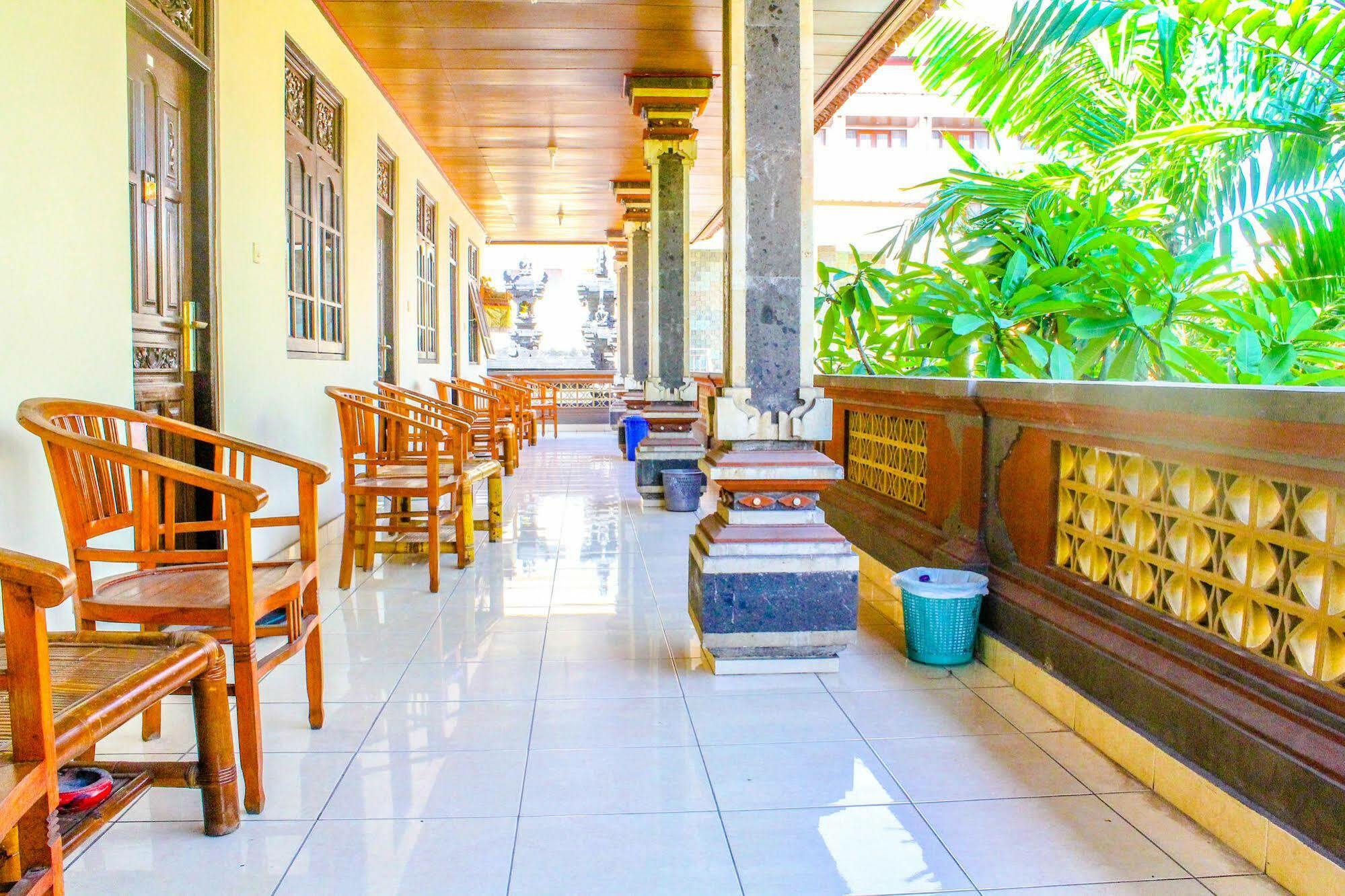Lolo Beach Inn Легиан Экстерьер фото